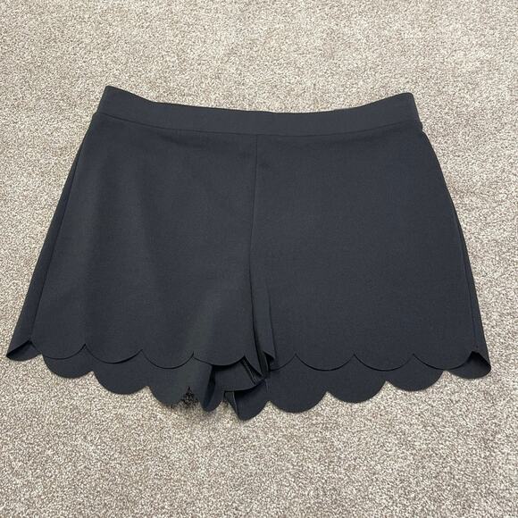 Express Scalloped Scallop Hem black Shorts Size Medium nwt - Picture 2 of 12